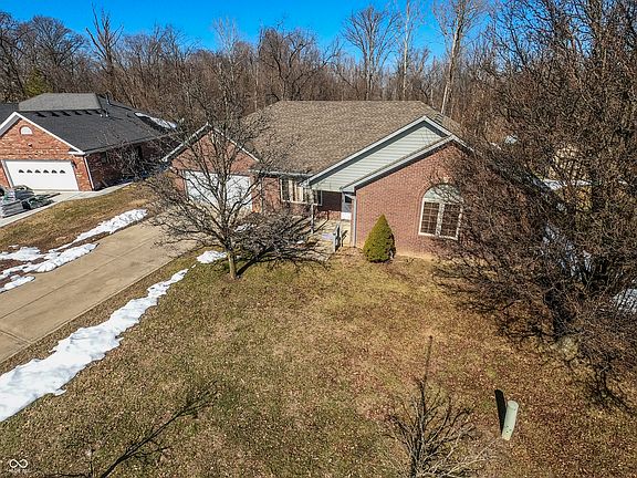 3rd image of 16 Lake Dr