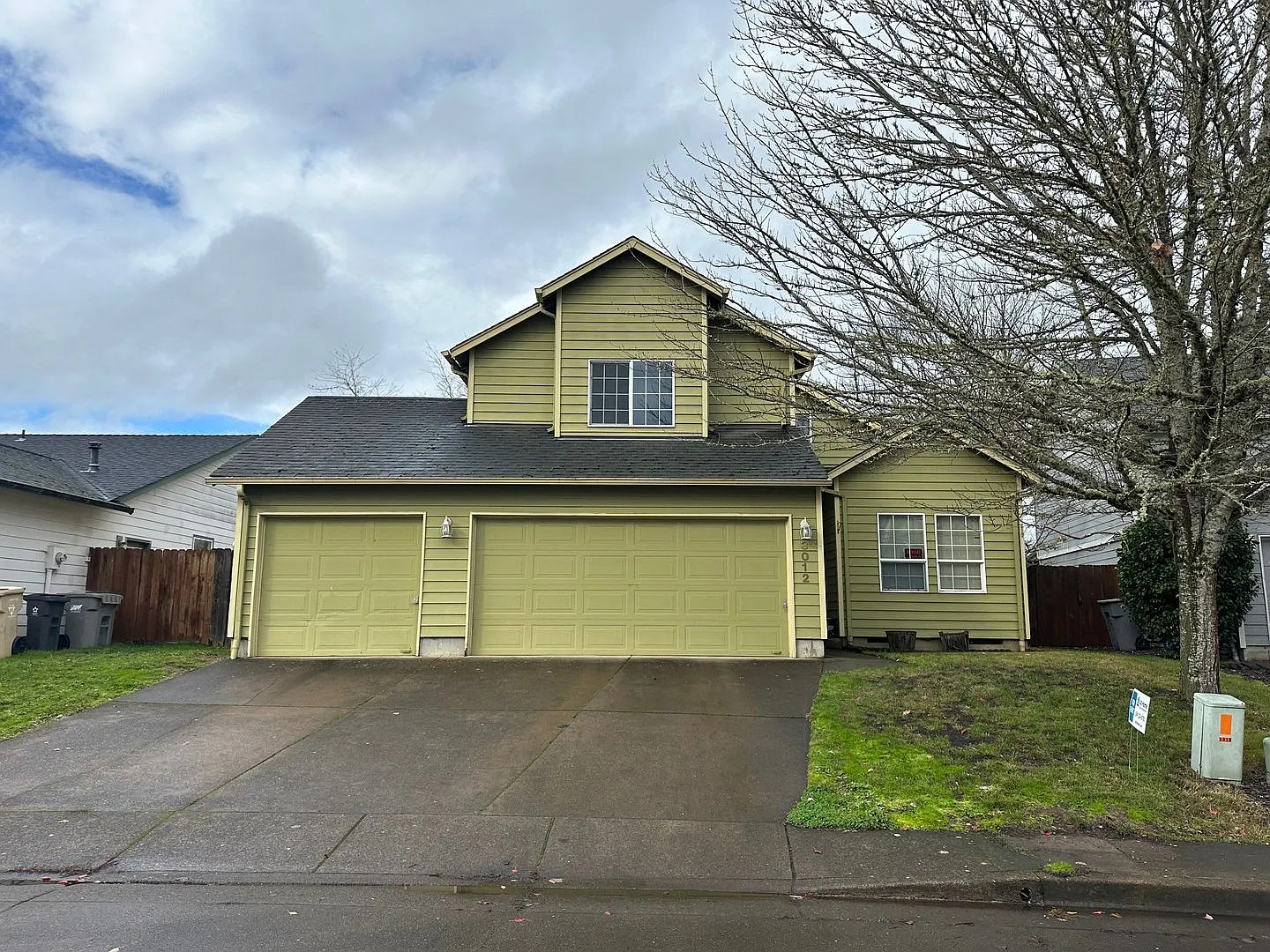 Large 4 Bedroom 2.5 bath 2 Story Home — Photo 1