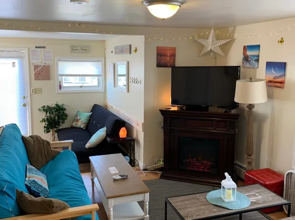 24 H St, Hampton, NH