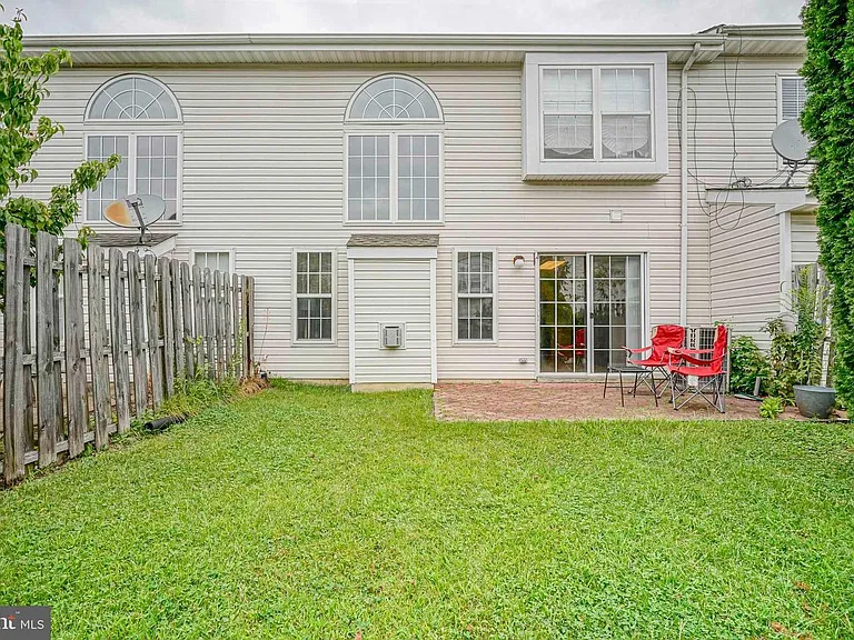 127 Buckingham Way — Photo 16
