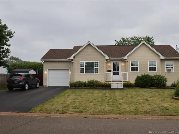 487 Louis St, Dieppe, NB E1A 6Y9