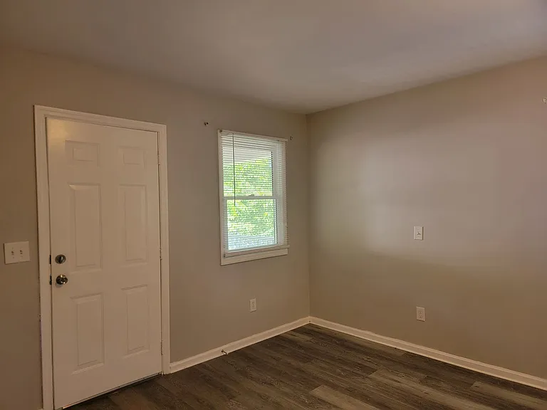 944 Smith St SW — Photo 5