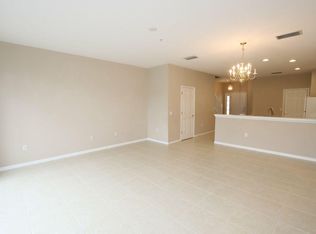 1172 Oxford Ln #27, Naples, FL 34105