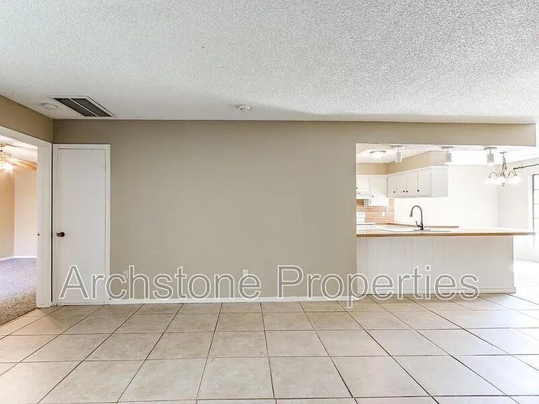 6605 Lyrewood Ln — Photo 26