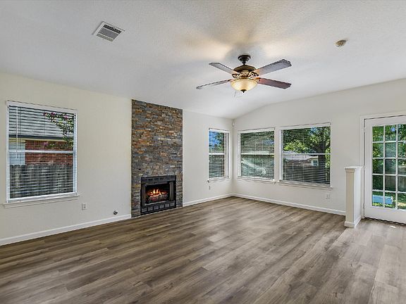 2nd image of 1102 Brashear Ln