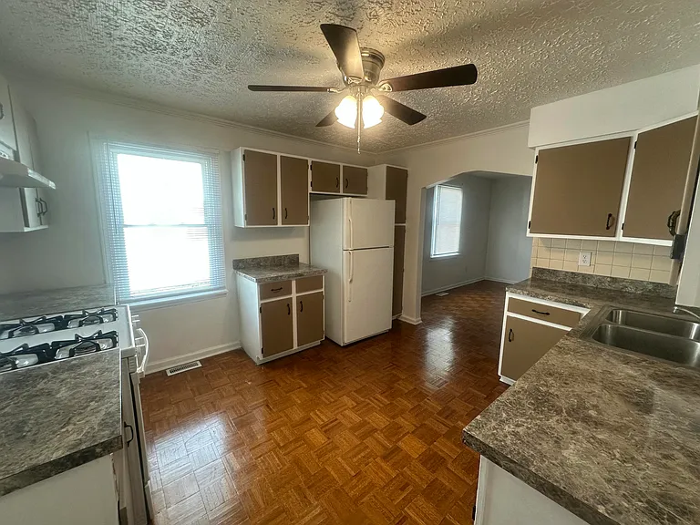 95 Glass Ave — Photo 13