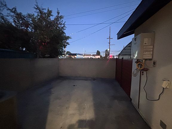 3rd image of 8235 Alameda St