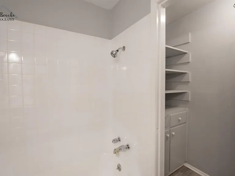 1020 W Cornelia Ave — Photo 29