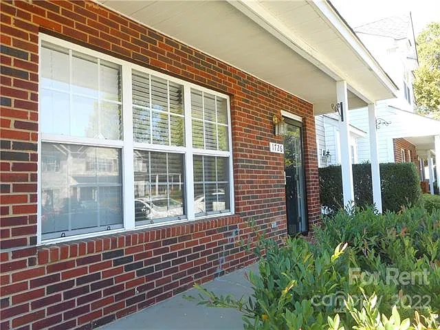 2 bed, 2.5 bath, 1304 sqft, $1,695 — Photo 2