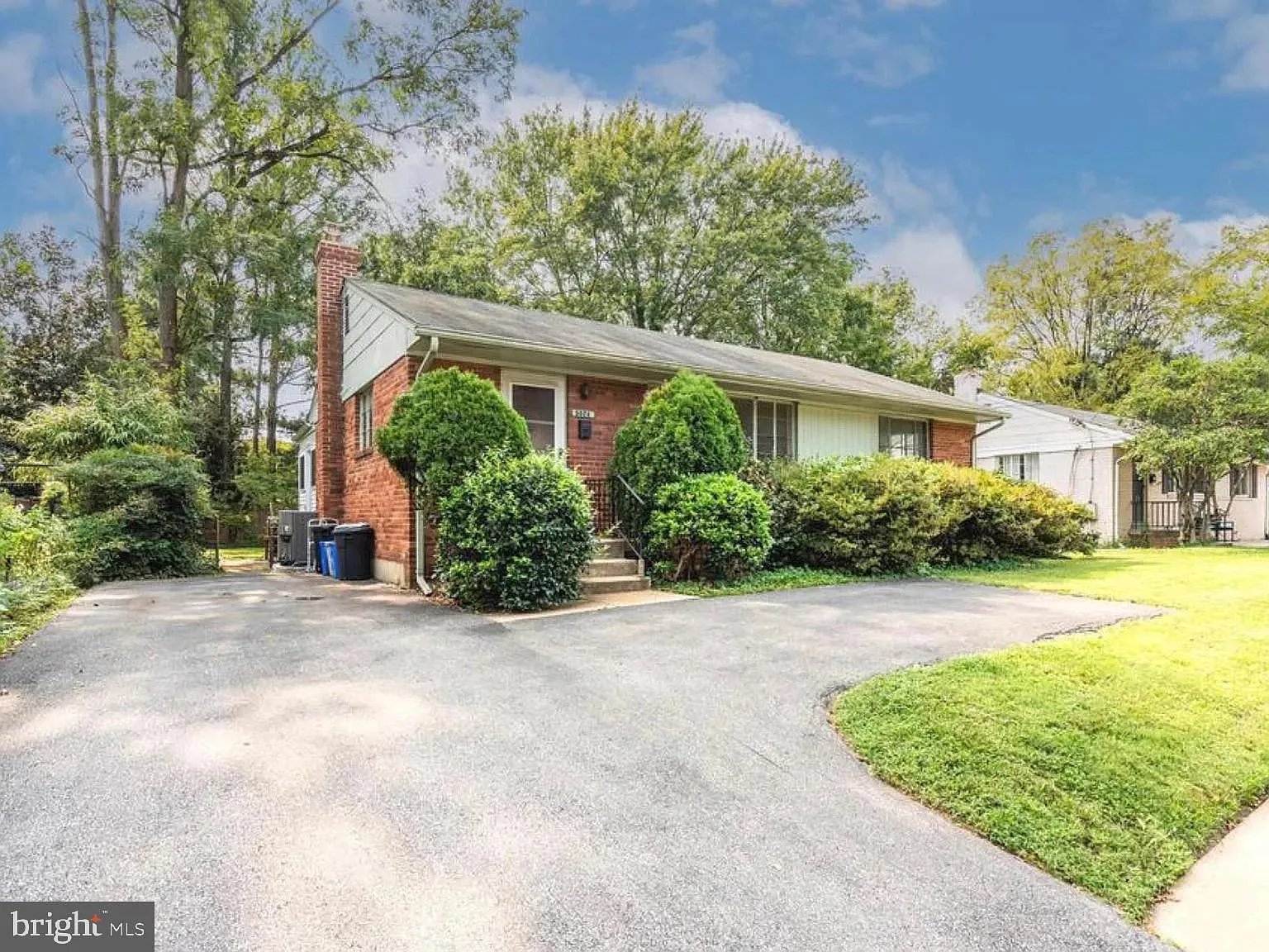 5 bed, 2766 sqft, $4,250 — Photo 2