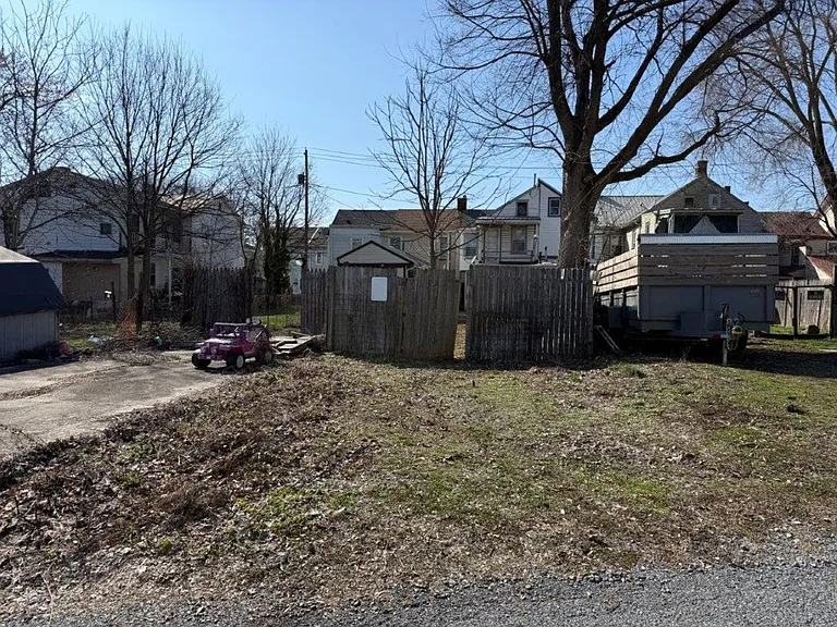 457 N Pitt St — Photo 38