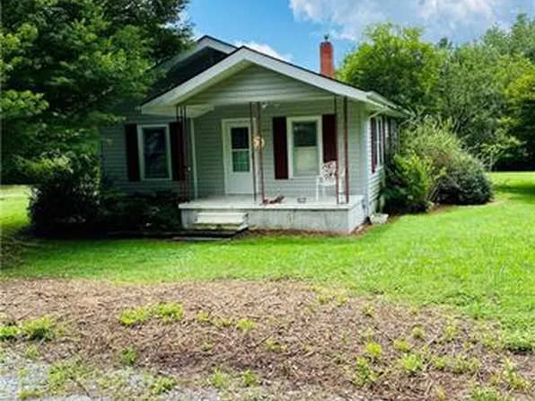 223 Morton Ln, Hendersonville, NC 28739