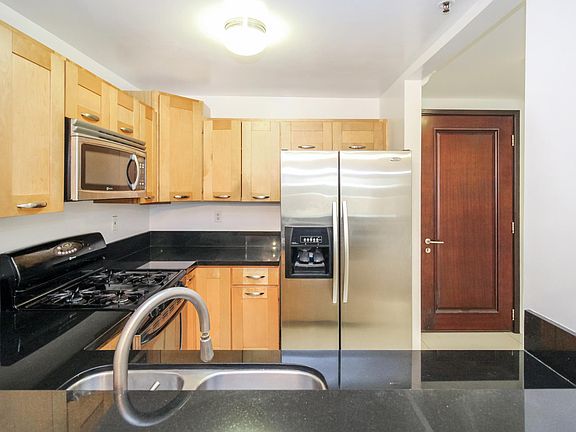 4th image of 120 S Mentor Ave Unit 101