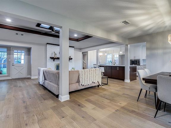 3rd image of 2852 Meadowbrook Dr