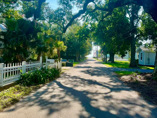 126 Sycamore St #238, Bay Saint Louis, MS 39520