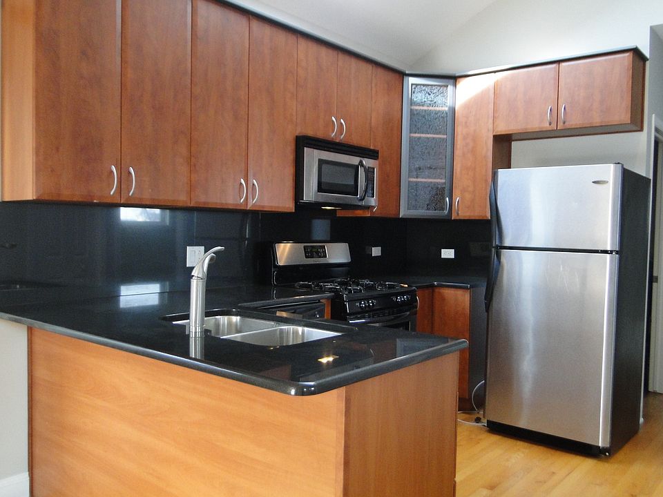 1st image of 1518 W Superior St
