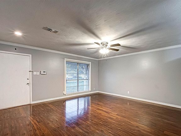 4th image of 2815 S Houston Dr