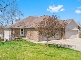 3832 W Brook Ct, Springfield, MO 65807