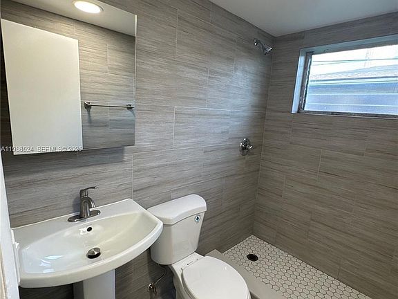 4th image of 619 SW 7th Ave APT 2