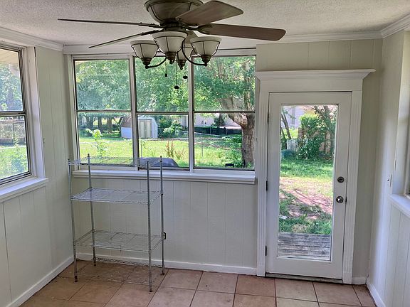 4th image of 10424 N Campbell Ct