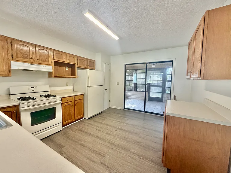 3932 Balsam Dr — Photo 2