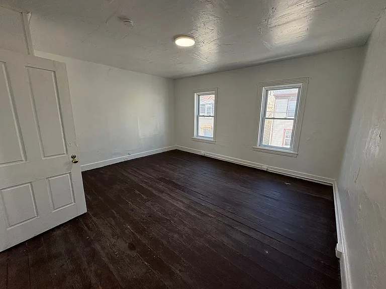 219 S Hartley St — Photo 10