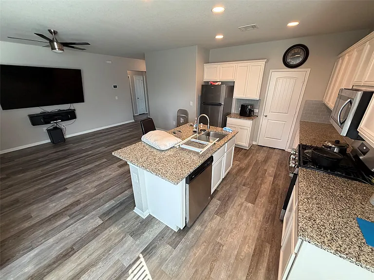 225 Baum Dr — Photo 3