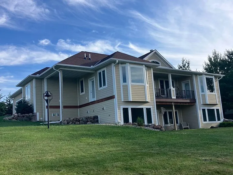 220 Meadow Woods Dr — Photo 23
