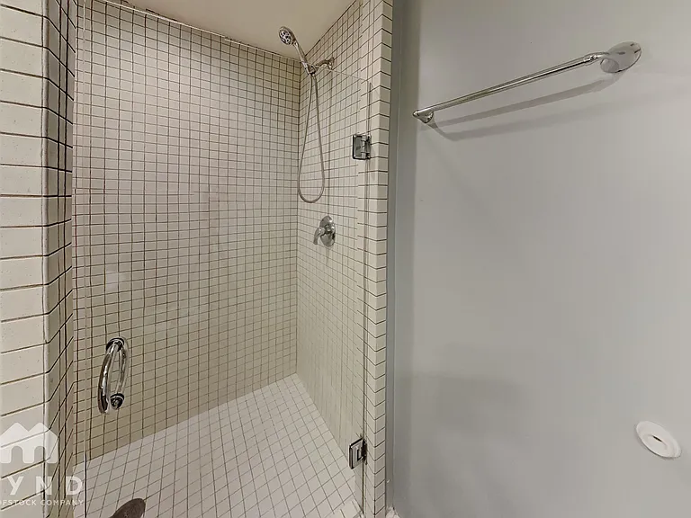 710 W Trade St #518 — Photo 9