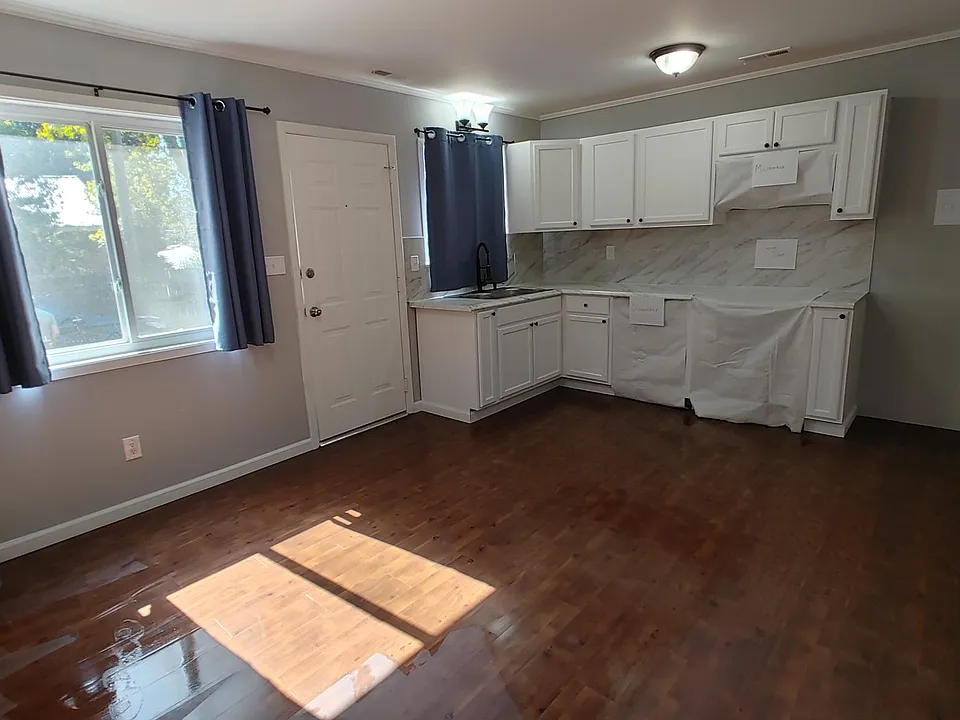 2133 Woodbine Ave #2133
