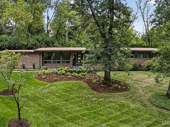 2nd image of 4 Dogwood Ln