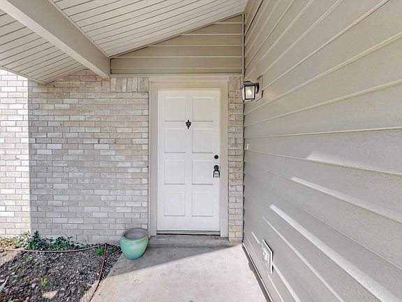 3rd image of 2909 Saint George Dr