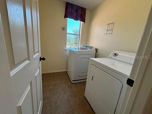 11844 Chateaubriand Ave — Photo 28