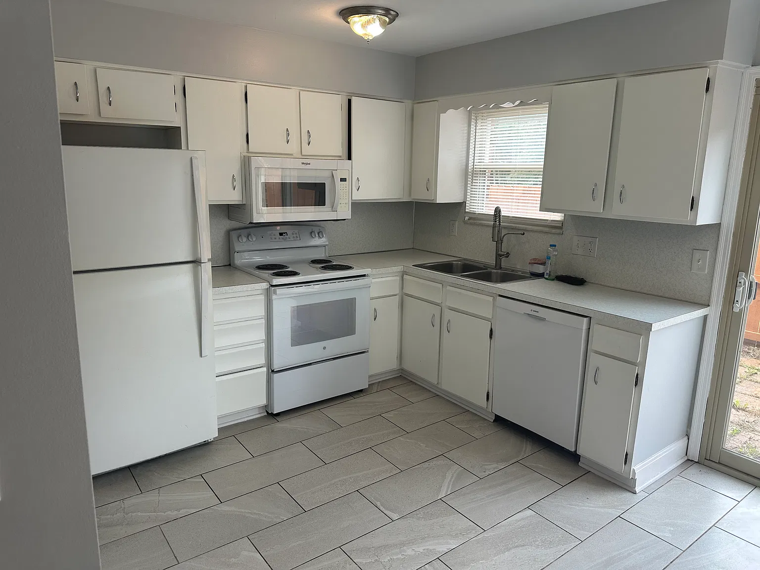 2 bed, 1.5 bath, 1594 sqft, $1,700 — Photo 4