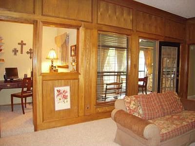 5th image of 833 Woodmoor Dr
