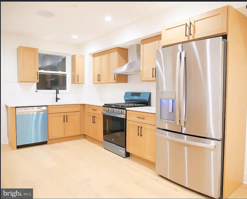 4 bed, 2365 sqft, $3,400 — Photo 3