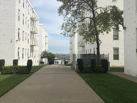 2nd image of 92 Saint Marks Pl APT 1C