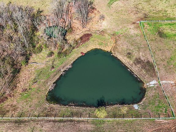 5th image of 8353 Wades Mill Rd