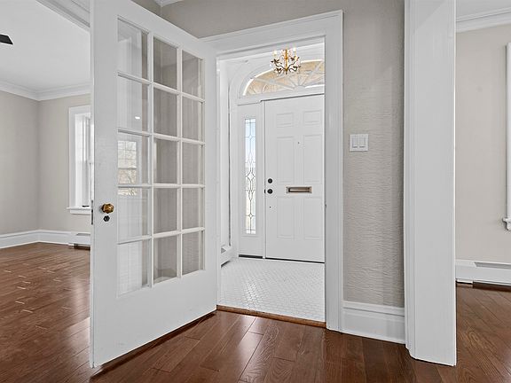 3rd image of 2157 Riverside Ave