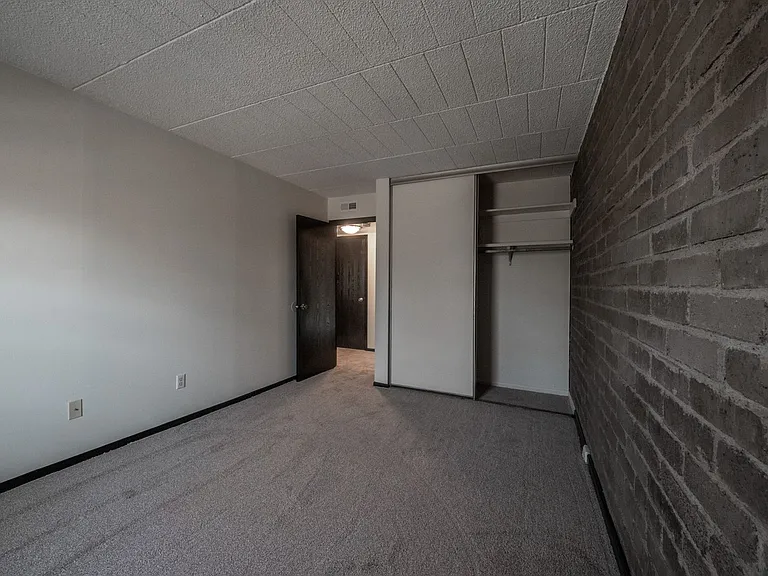 515-519 Rebecca Ave — Photo 10