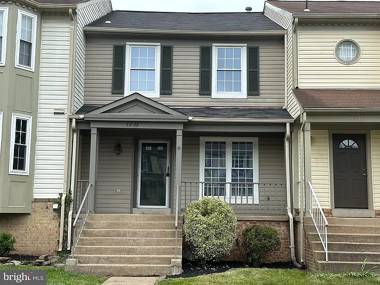 7822 Brookview Ct — Photo 1