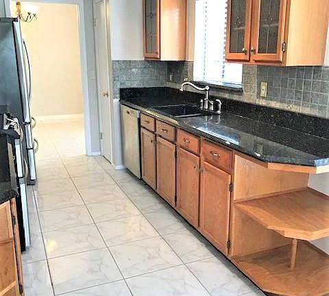 3rd image of 564 Holbrook Cir #564