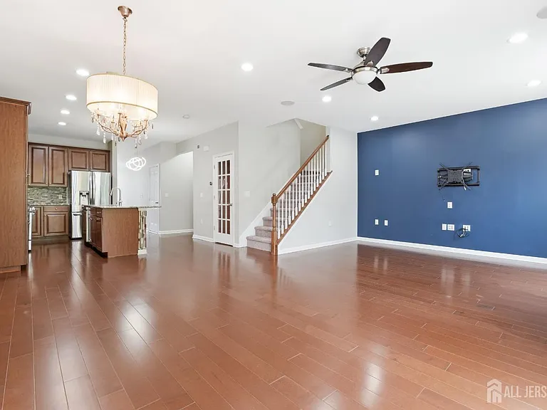 105 Pearce Ln S — Photo 20