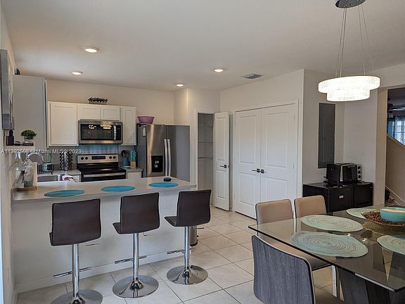 4th image of 327 NE 5th Pl #327