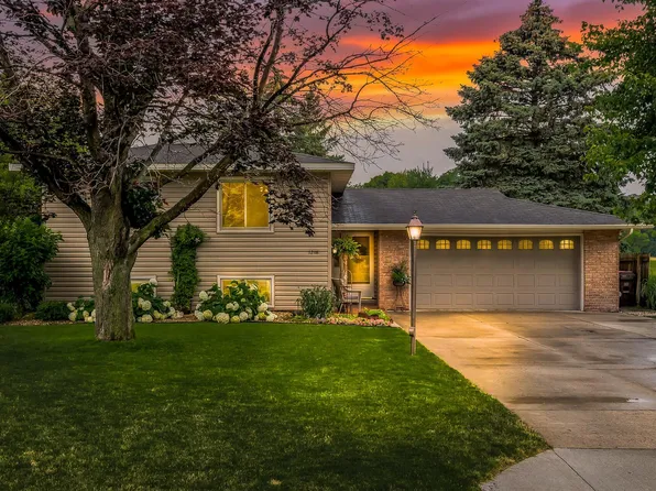1218 Park Ln, Hastings, MN 55033
