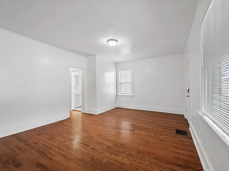 5556-5558 Pocusset St — Photo 3