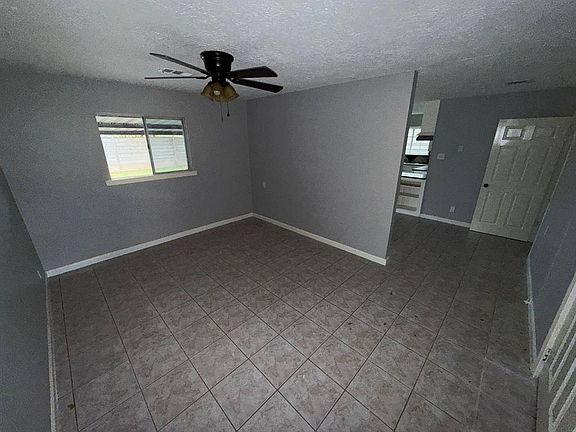 3rd image of 321 Brown Dr