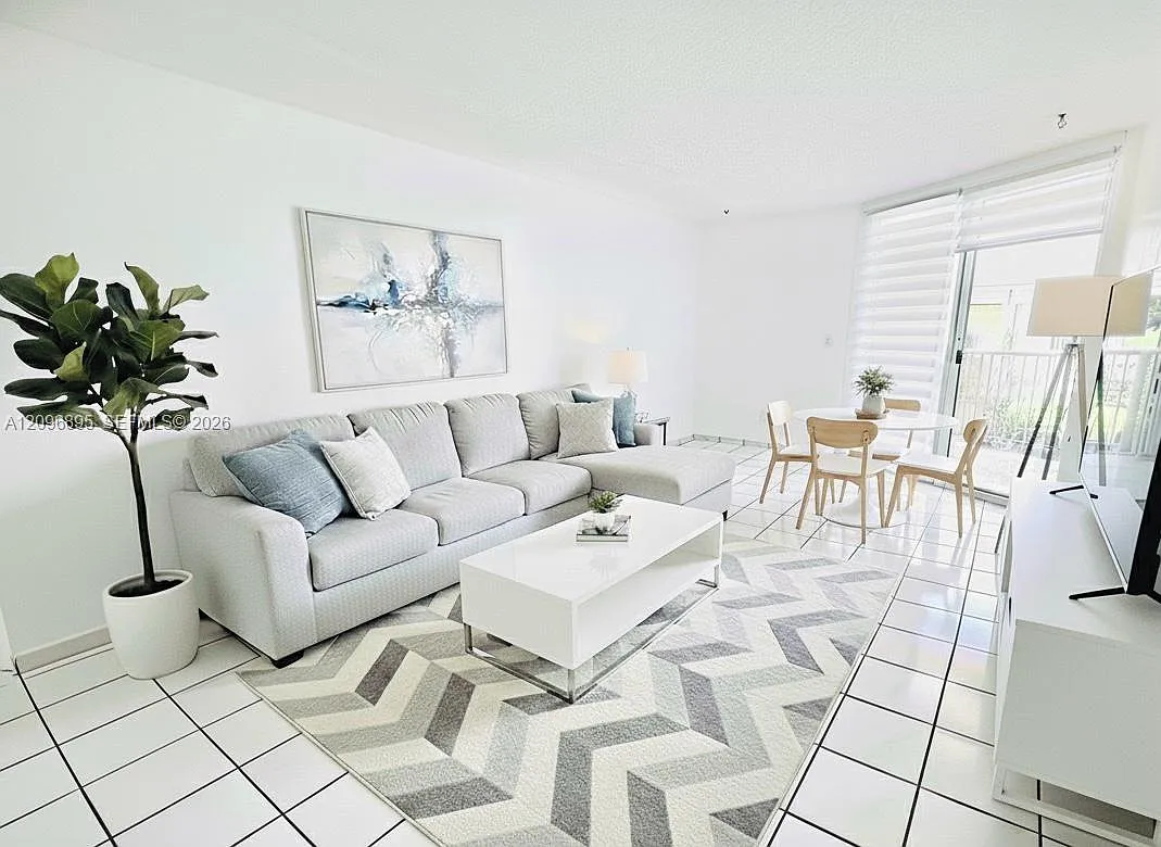 Casa Del Sol Condo — Photo 1