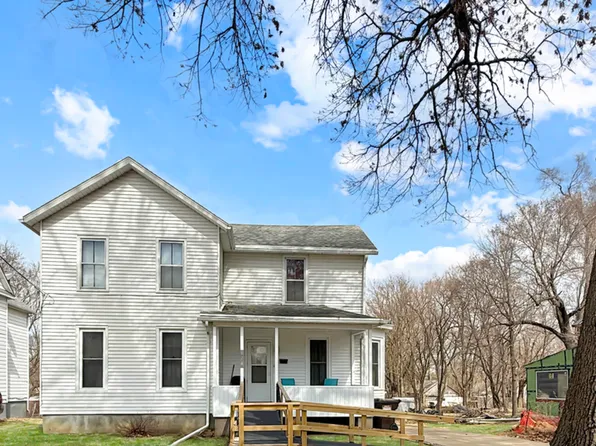 624 E Pleasant St, Freeport, IL 61032