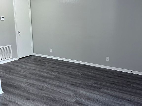 3rd image of 1700 W McIntyre St #13